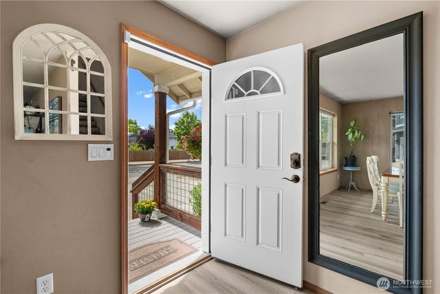 961 NW Longview Drive, Oak Harbor, WA 98277