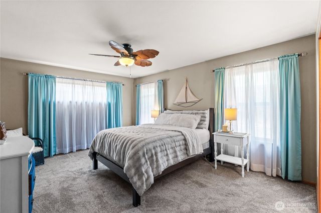 961 NW Longview Drive, Oak Harbor, WA 98277