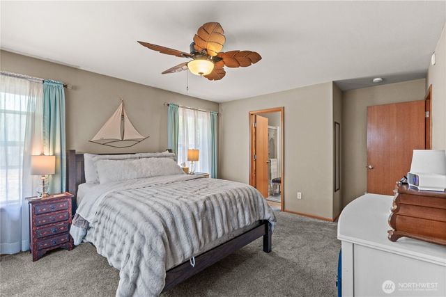 961 NW Longview Drive, Oak Harbor, WA 98277