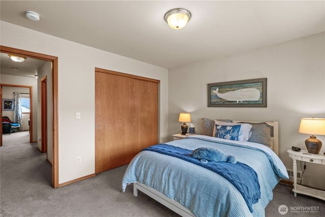 961 NW Longview Drive, Oak Harbor, WA 98277