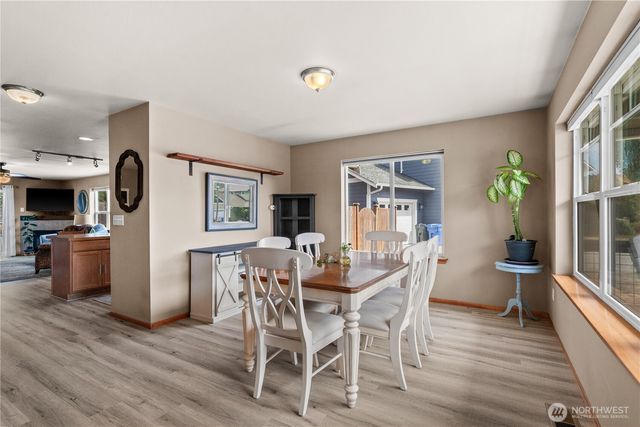 961 NW Longview Drive, Oak Harbor, WA 98277
