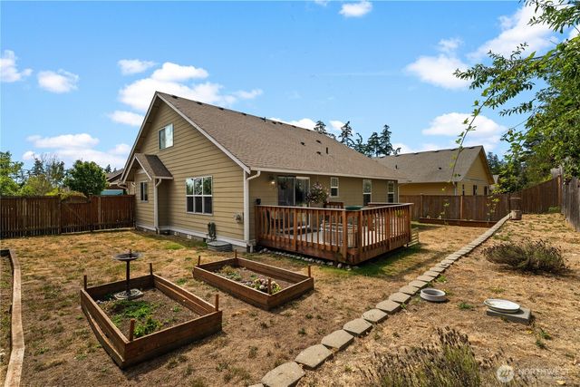 961 NW Longview Drive, Oak Harbor, WA 98277