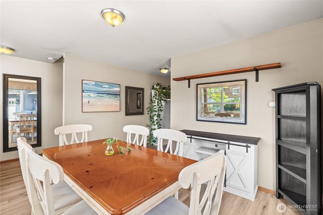 961 NW Longview Drive, Oak Harbor, WA 98277