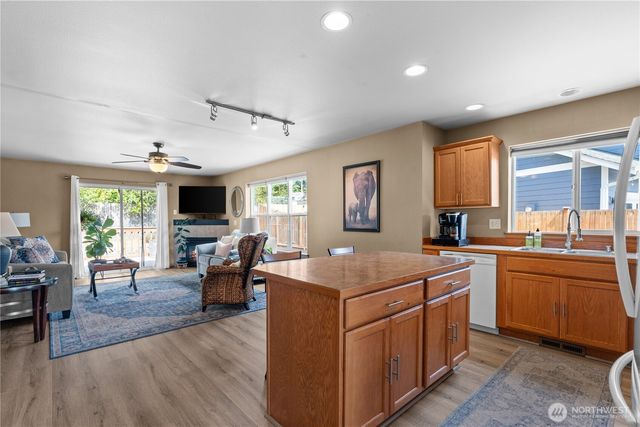 961 NW Longview Drive, Oak Harbor, WA 98277