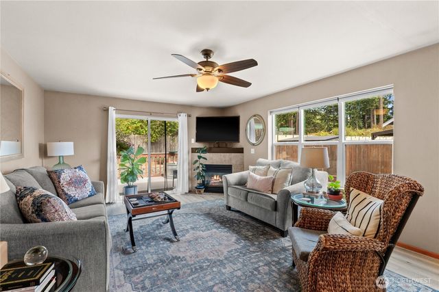 961 NW Longview Drive, Oak Harbor, WA 98277