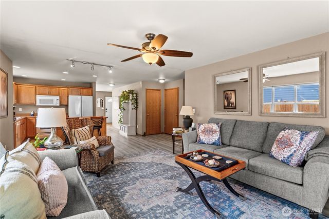 961 NW Longview Drive, Oak Harbor, WA 98277