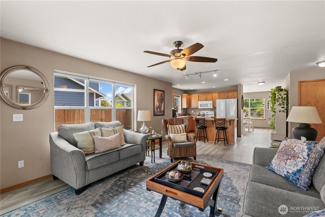 961 NW Longview Drive, Oak Harbor, WA 98277