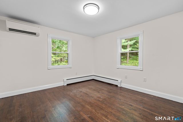 31 Jackson Drive, Trumbull, CT 06611