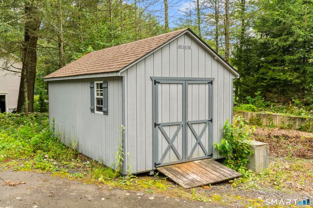 31 Jackson Drive, Trumbull, CT 06611