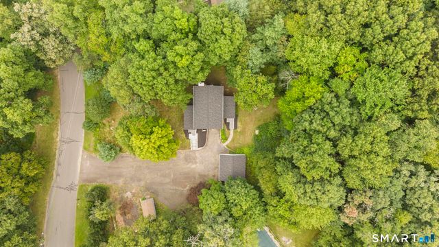 31 Jackson Drive, Trumbull, CT 06611