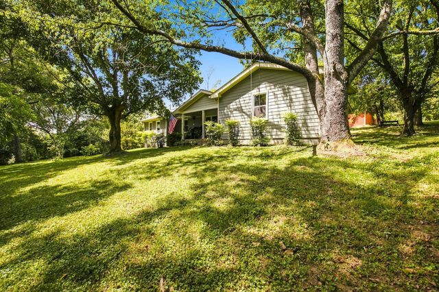 2390 Harlan Rd, Columbia, TN 38401