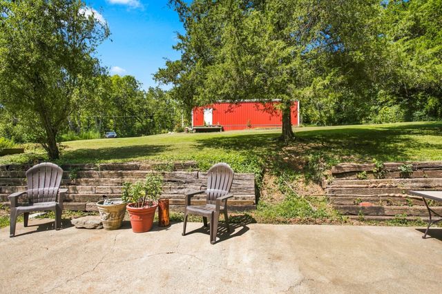 2390 Harlan Rd, Columbia, TN 38401