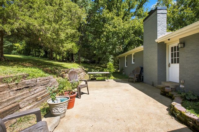 2390 Harlan Rd, Columbia, TN 38401