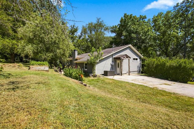 2390 Harlan Rd, Columbia, TN 38401