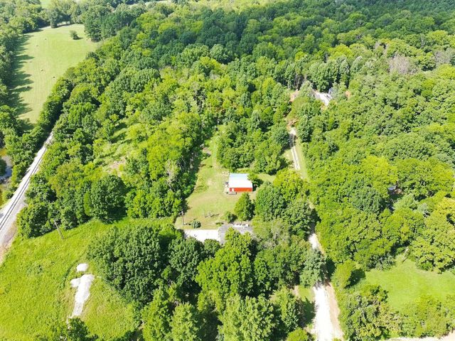 2390 Harlan Rd, Columbia, TN 38401