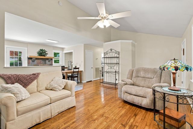 2390 Harlan Rd, Columbia, TN 38401