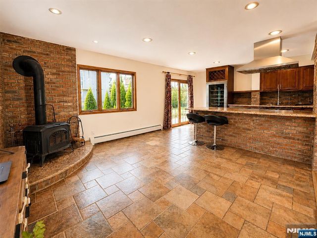 317 Hillcrest, Wood Ridge, NJ 07075