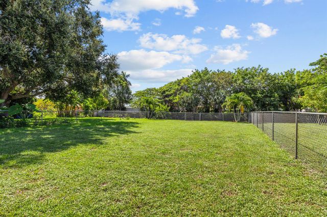 136 Sparrow Drive B, Royal Palm Beach, FL 33411