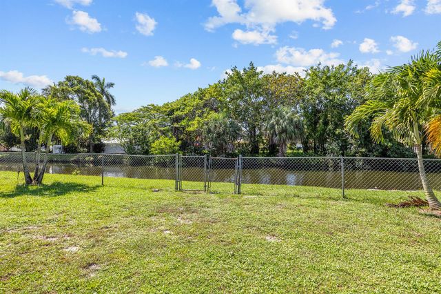 136 Sparrow Drive B, Royal Palm Beach, FL 33411