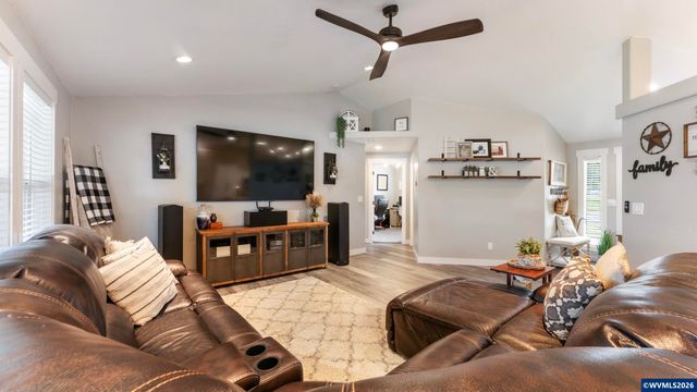 520 Fir St, Lyons, OR 97358