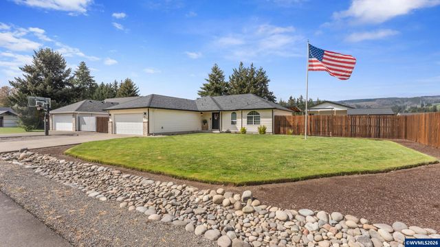 520 Fir St, Lyons, OR 97358