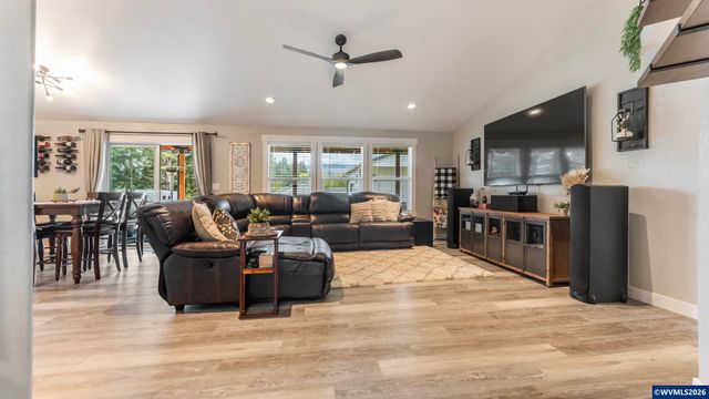 520 Fir St, Lyons, OR 97358