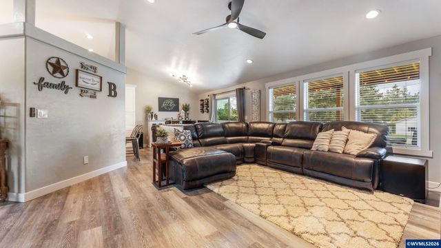 520 Fir St, Lyons, OR 97358