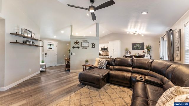 520 Fir St, Lyons, OR 97358