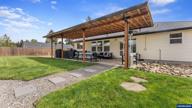 520 Fir St, Lyons, OR 97358