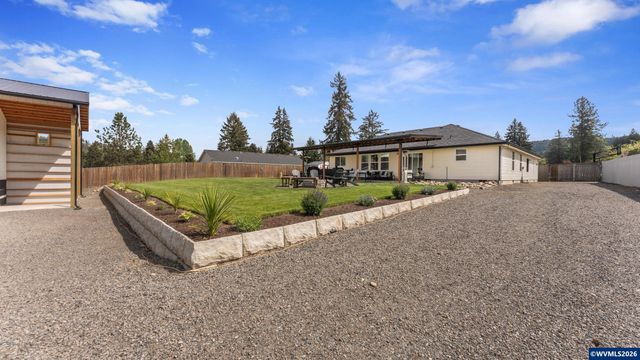 520 Fir St, Lyons, OR 97358