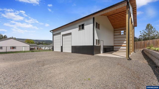 520 Fir St, Lyons, OR 97358