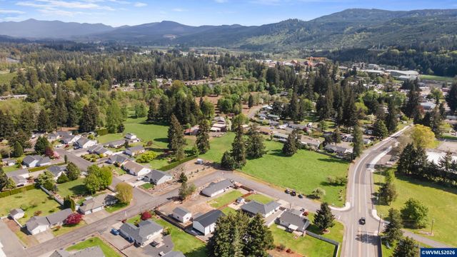 520 Fir St, Lyons, OR 97358