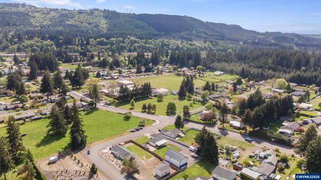 520 Fir St, Lyons, OR 97358