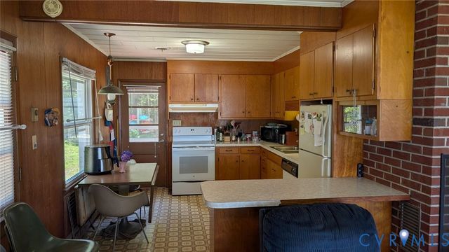 178 White Gate Dr, Ophelia, VA 22473