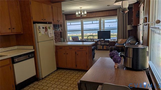 178 White Gate Dr, Ophelia, VA 22473
