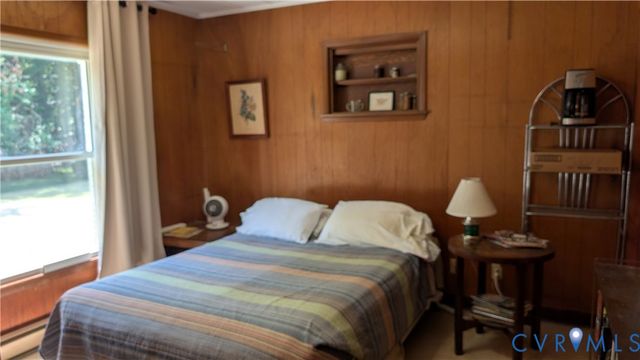 178 White Gate Dr, Ophelia, VA 22473