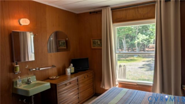 178 White Gate Dr, Ophelia, VA 22473