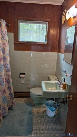 178 White Gate Dr, Ophelia, VA 22473