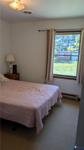178 White Gate Dr, Ophelia, VA 22473