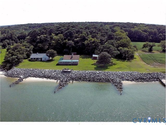 178 White Gate Dr, Ophelia, VA 22473