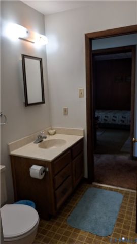 178 White Gate Dr, Ophelia, VA 22473