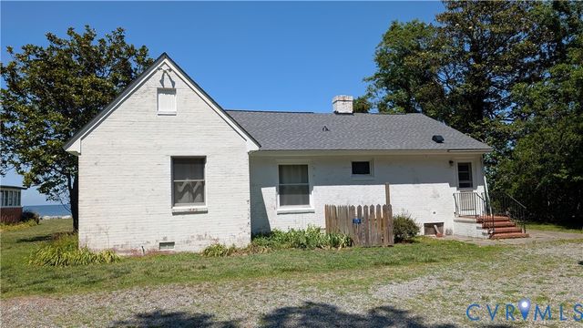 178 White Gate Dr, Ophelia, VA 22473