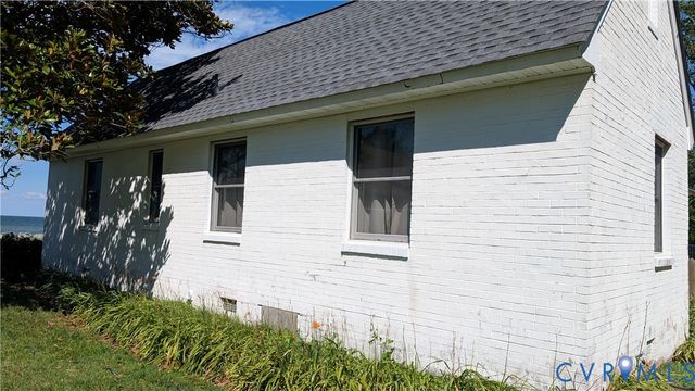 178 White Gate Dr, Ophelia, VA 22473