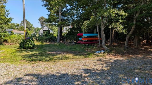 178 White Gate Dr, Ophelia, VA 22473
