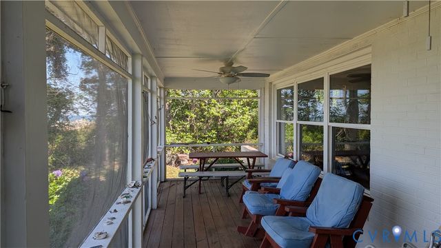 178 White Gate Dr, Ophelia, VA 22473