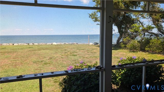 178 White Gate Dr, Ophelia, VA 22473