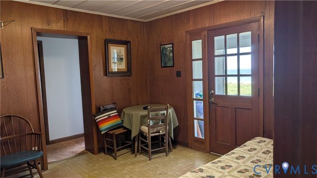 178 White Gate Dr, Ophelia, VA 22473