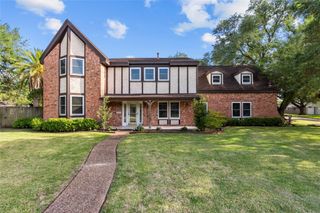 8515 Twelve Oaks Drive, Texas City, TX 77591