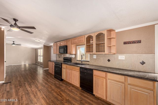 21137 W DOVE VALLEY Road, Wittmann, AZ 85361