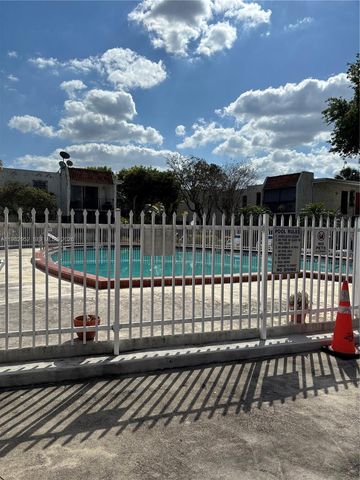 8701 SW 141st St M3, Palmetto Bay, FL 33176